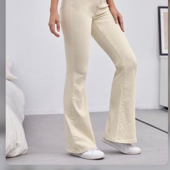 High Waist Flare leg Jeans - Picture 2 of 3